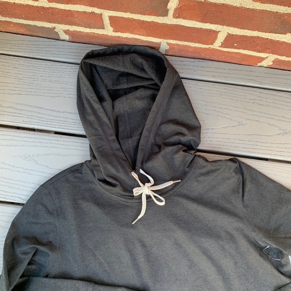 Vuori Halo Essential Hoodie and Vuori Daily Legging Set - Picture 4 of 16